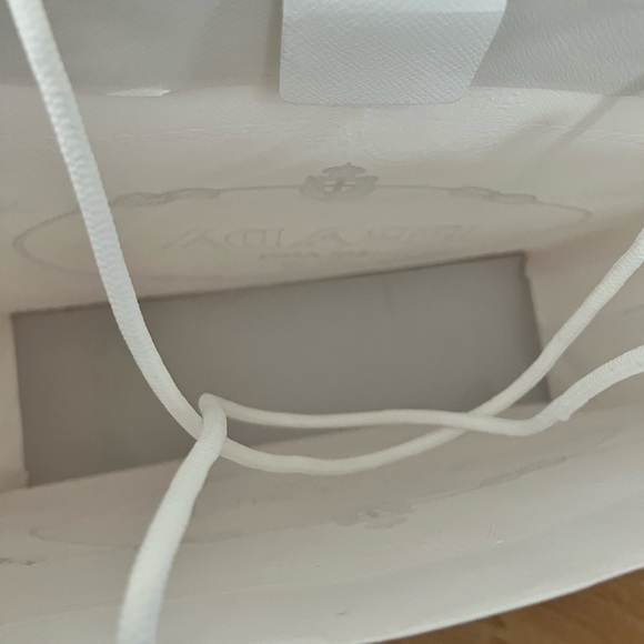 Large PRADA shopping bag - Picture 4 of 7